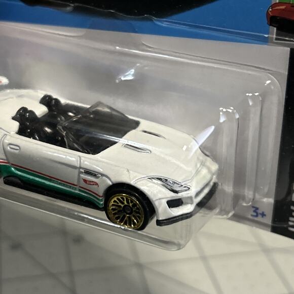 Hot Wheels '15 JAGUAR F-TYPE PROJECT 7 HW ROADSTERS 5/5 1:64 - Picture 4 of 7